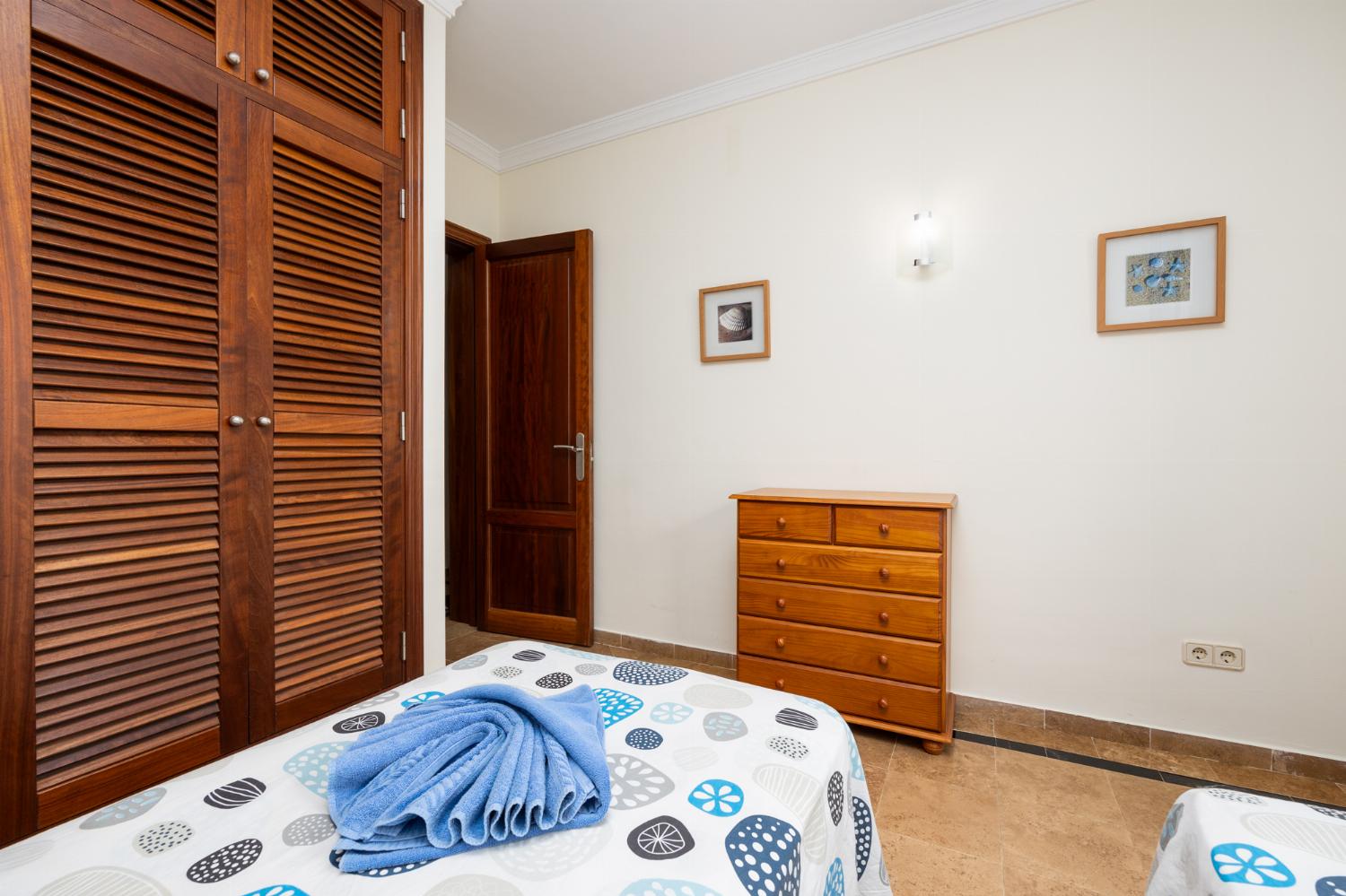Twin bedroom with A/C