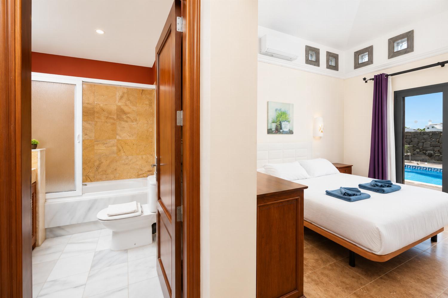 Double bedroom with en suite bathroom and A/C