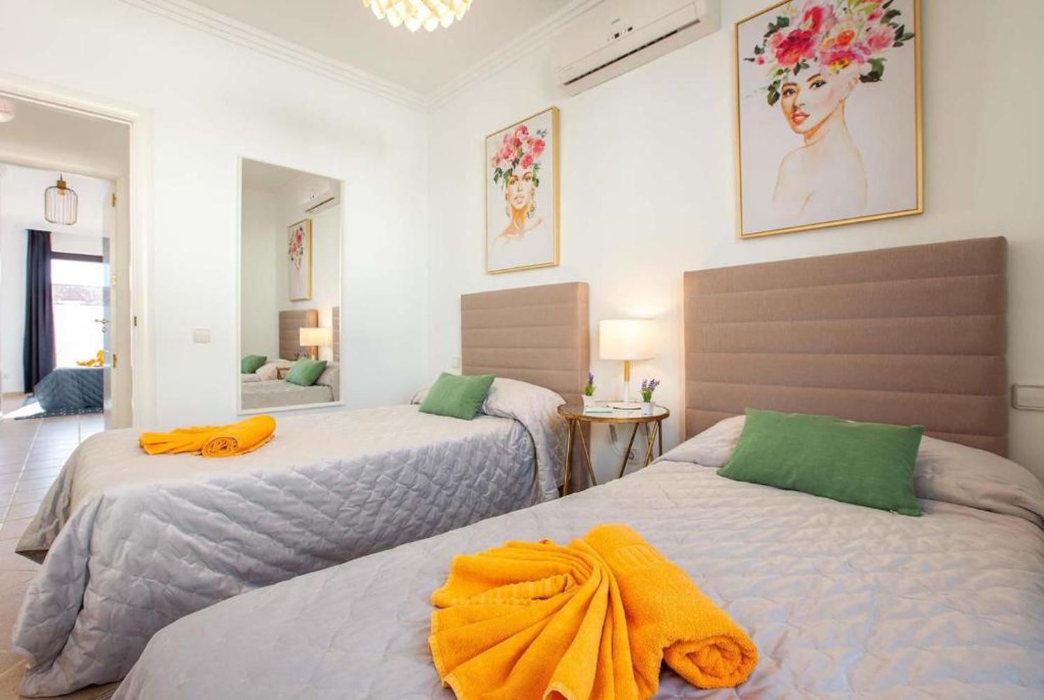 Twin beds bedroom with A/C