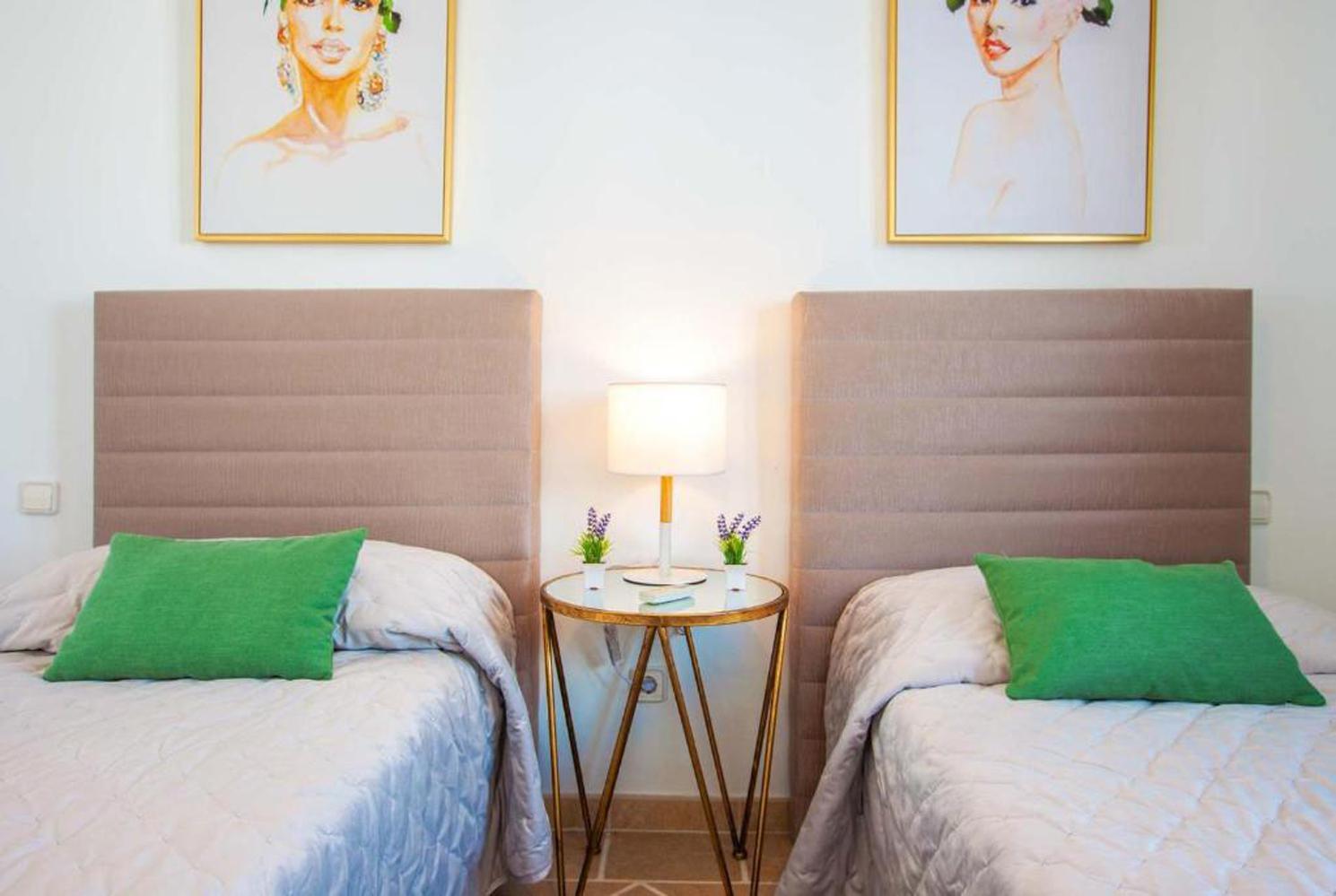 Twin beds bedroom with A/C