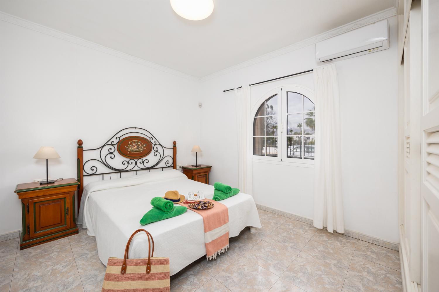 Double bedroom with en suite bathroom and A/C