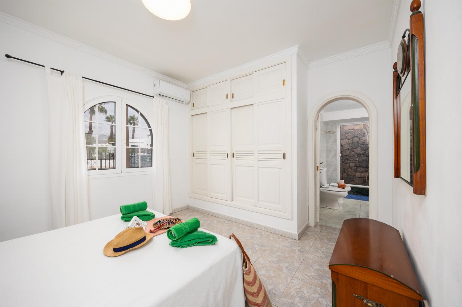 Double bedroom with en suite bathroom and A/C