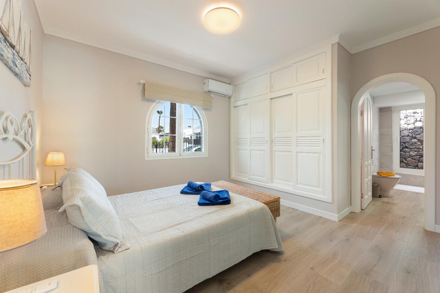 Double bedroom with en suite bathroom and A/C