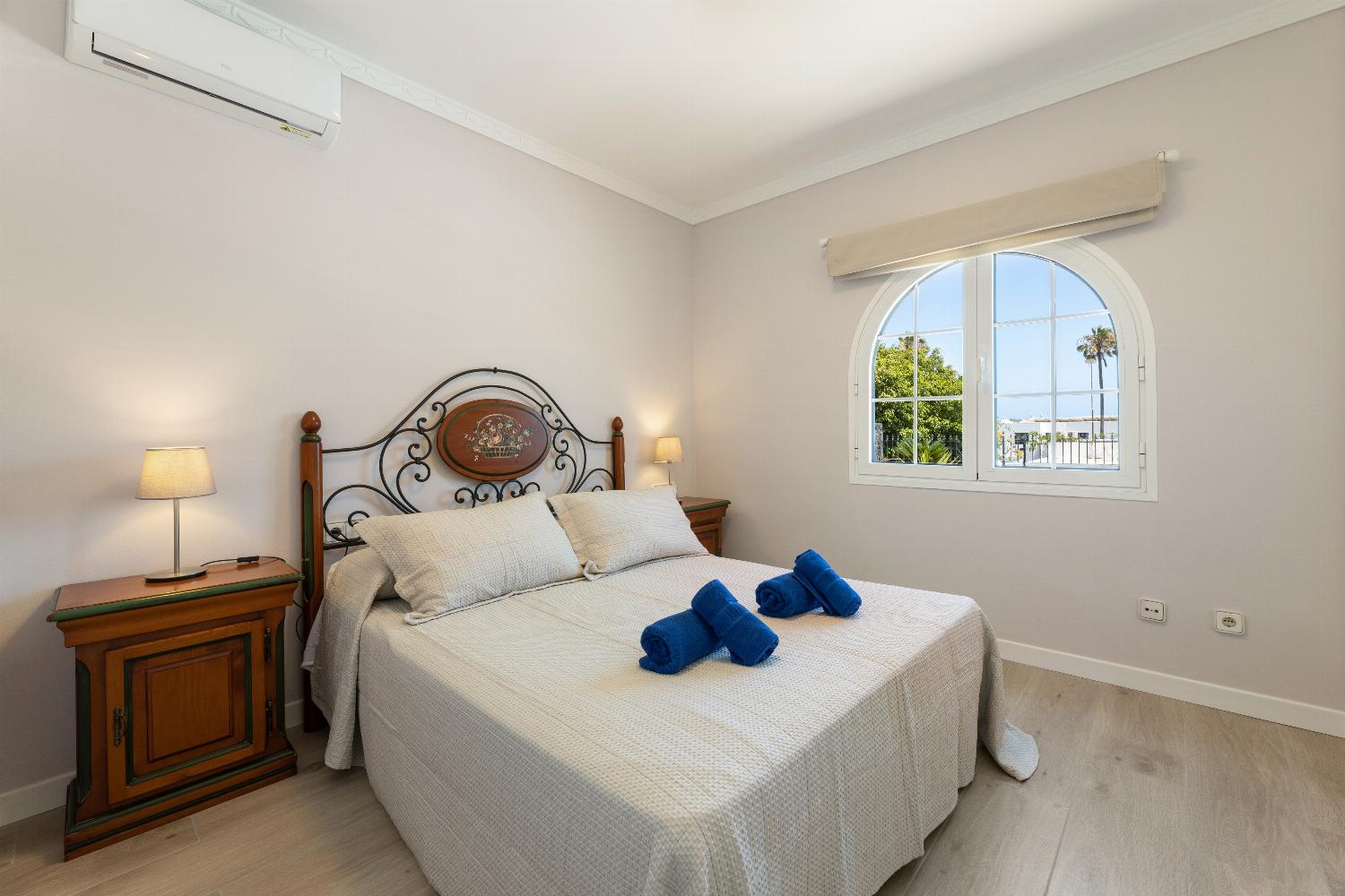 Double bedroom with en suite bathroom and A/C