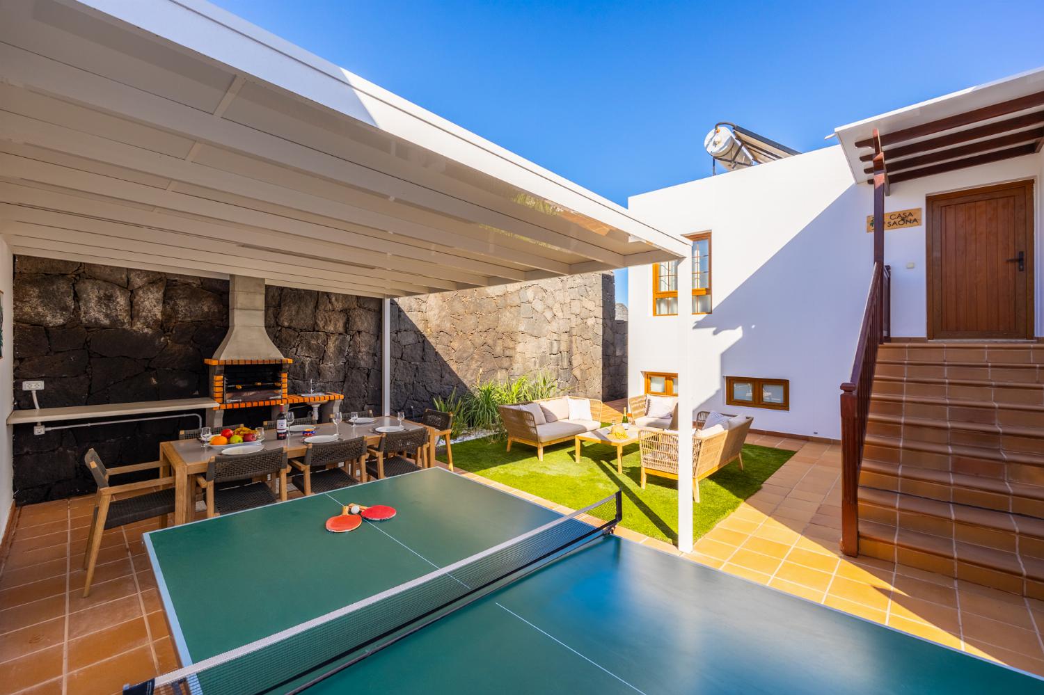 Terrace area with table tennis