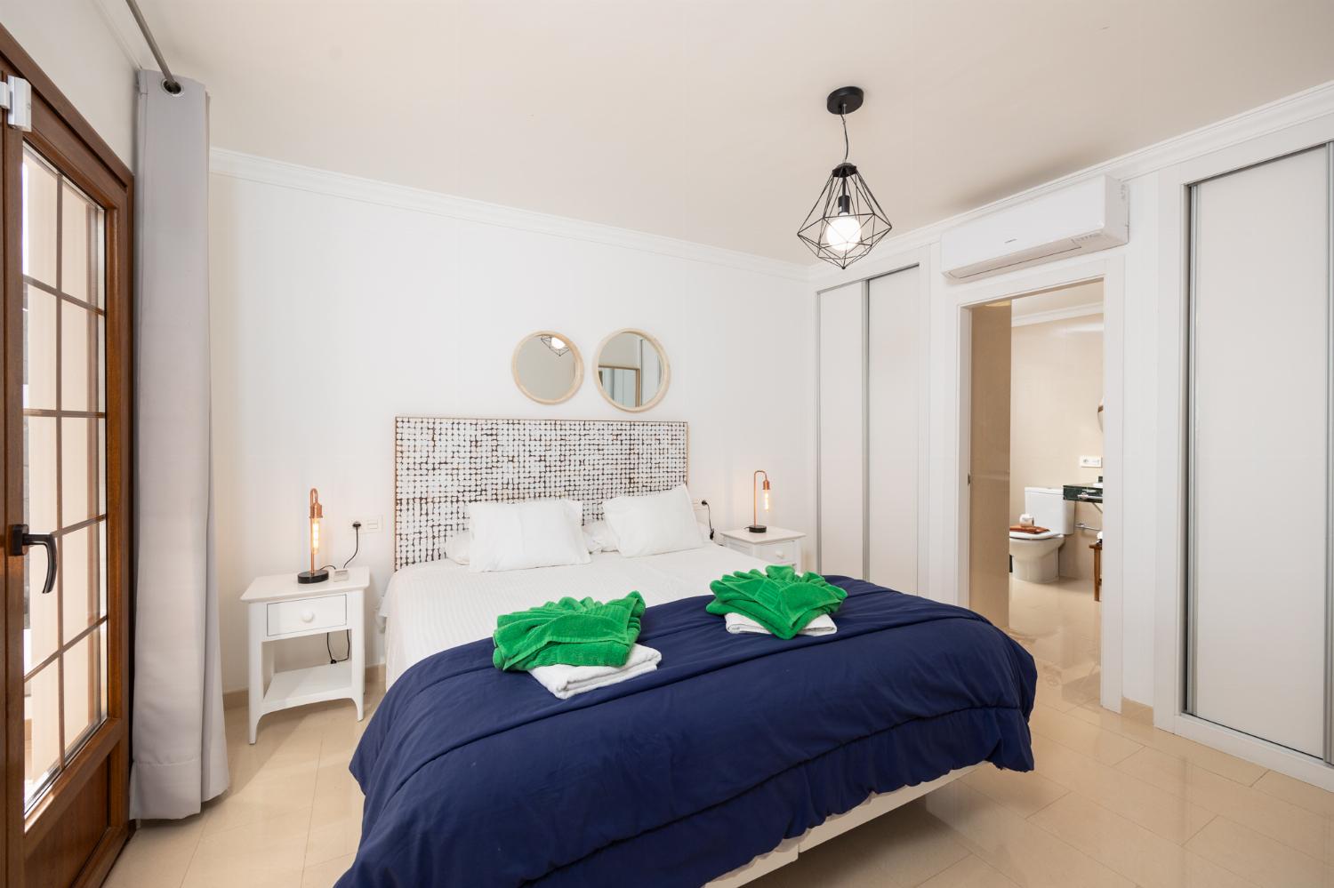 Double bedroom with en suite bathroom and A/C