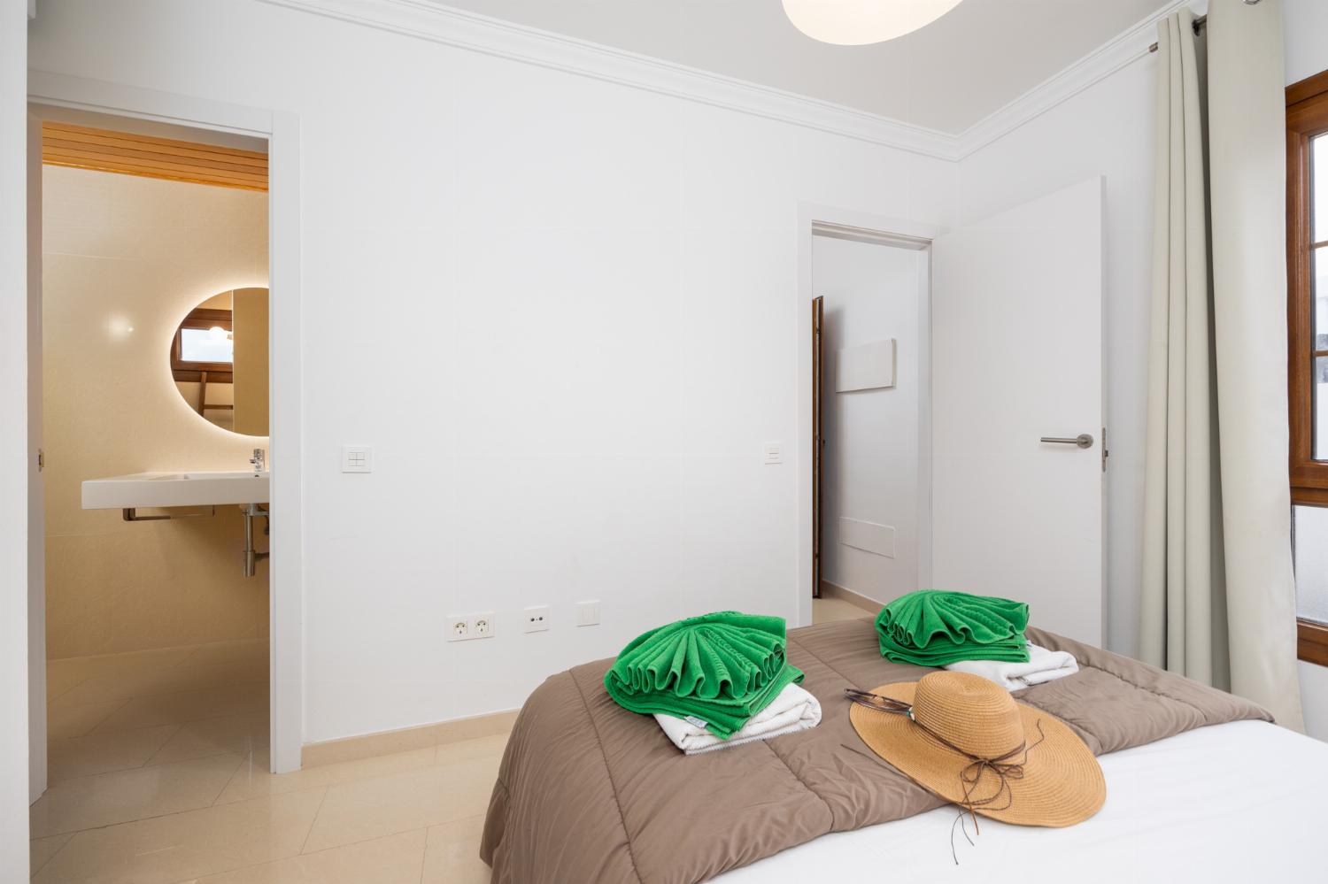 Double bedroom with en suite bathroom and A/C