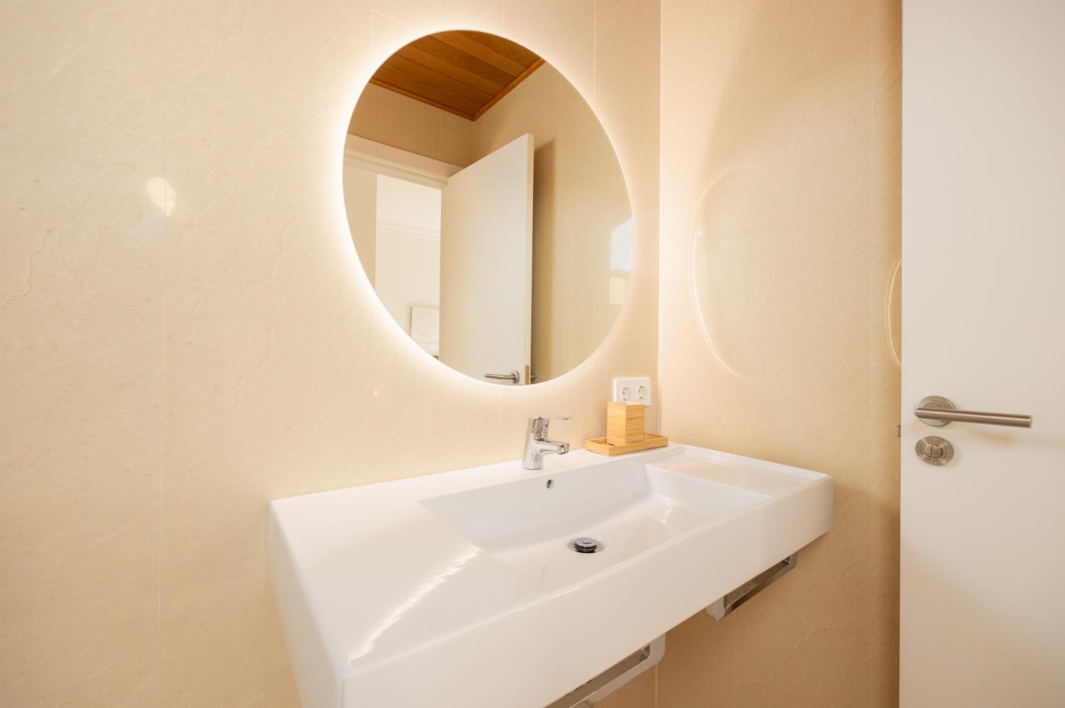 En suite bathroom with shower