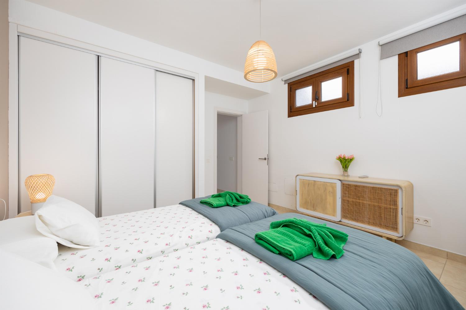 Twin bedroom with A/C