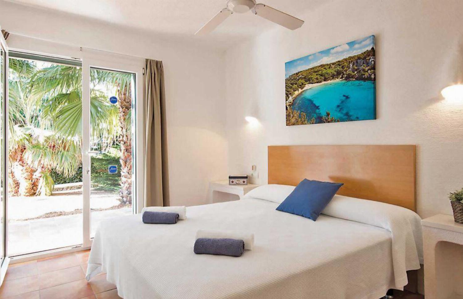 Double bedroom with terrace access