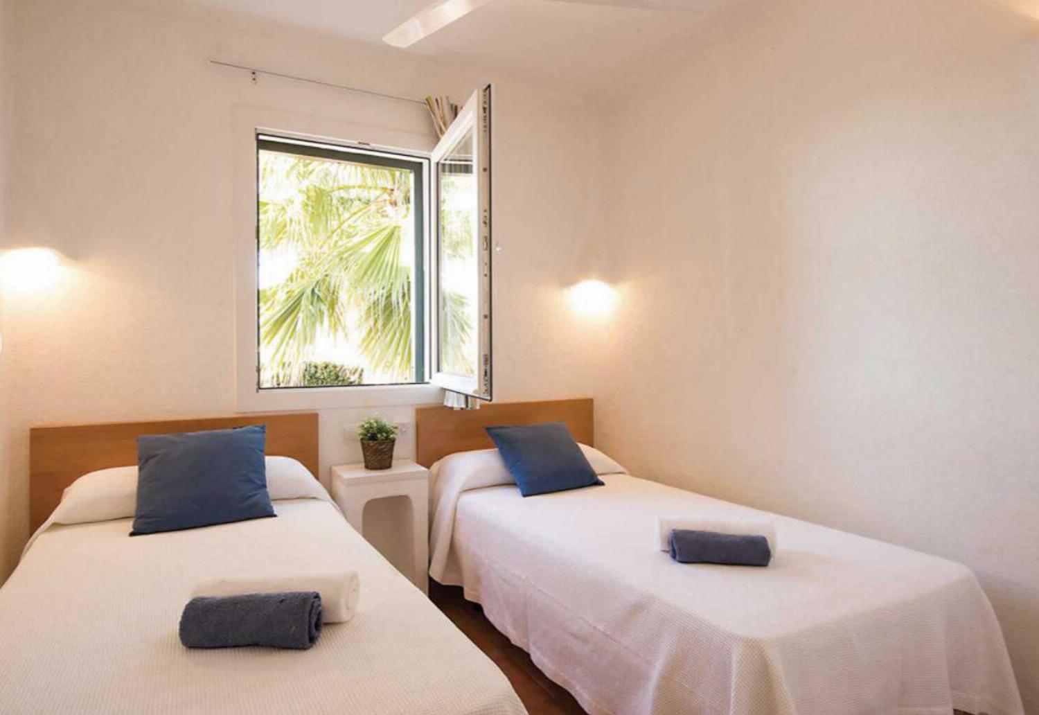 Twin bedroom 