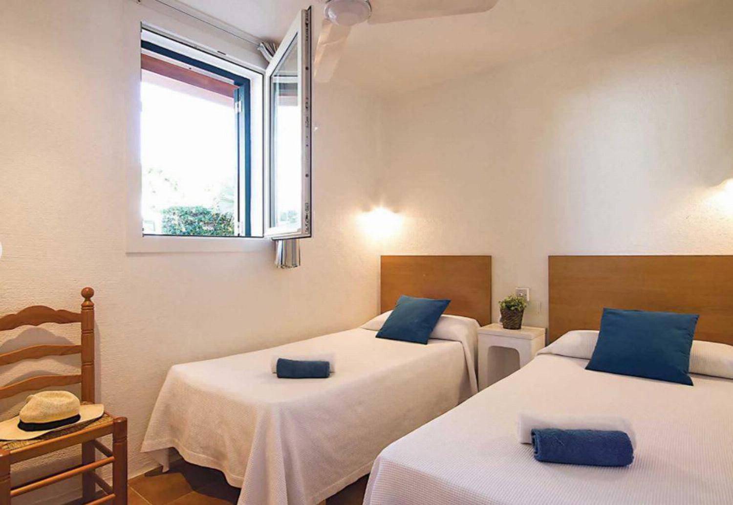 Twin bedroom 
