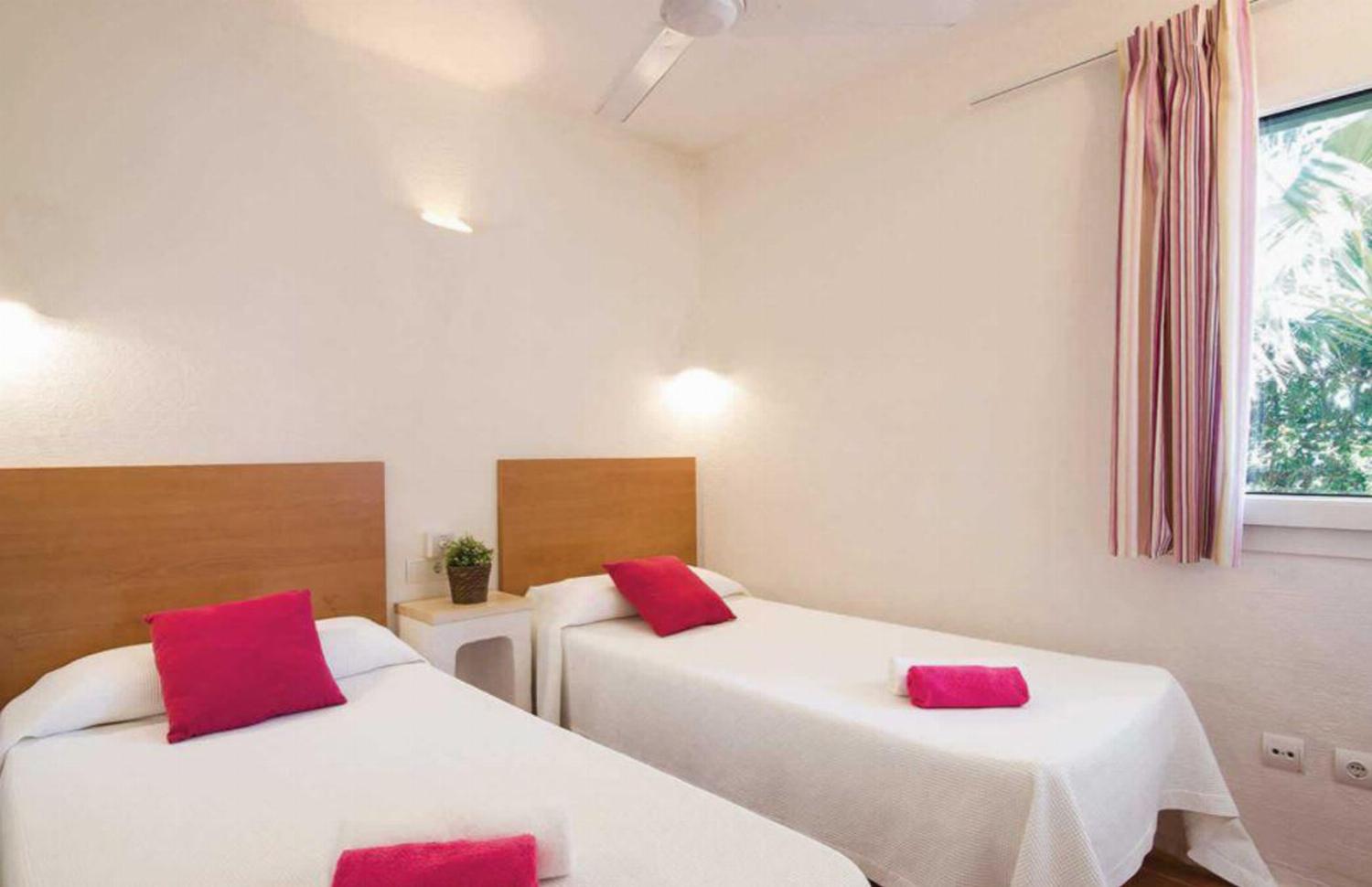 Twin bedroom 