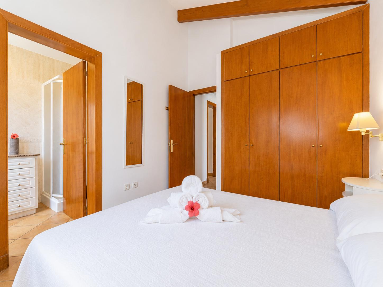 Double bedroom with en suite bathroom and A/C