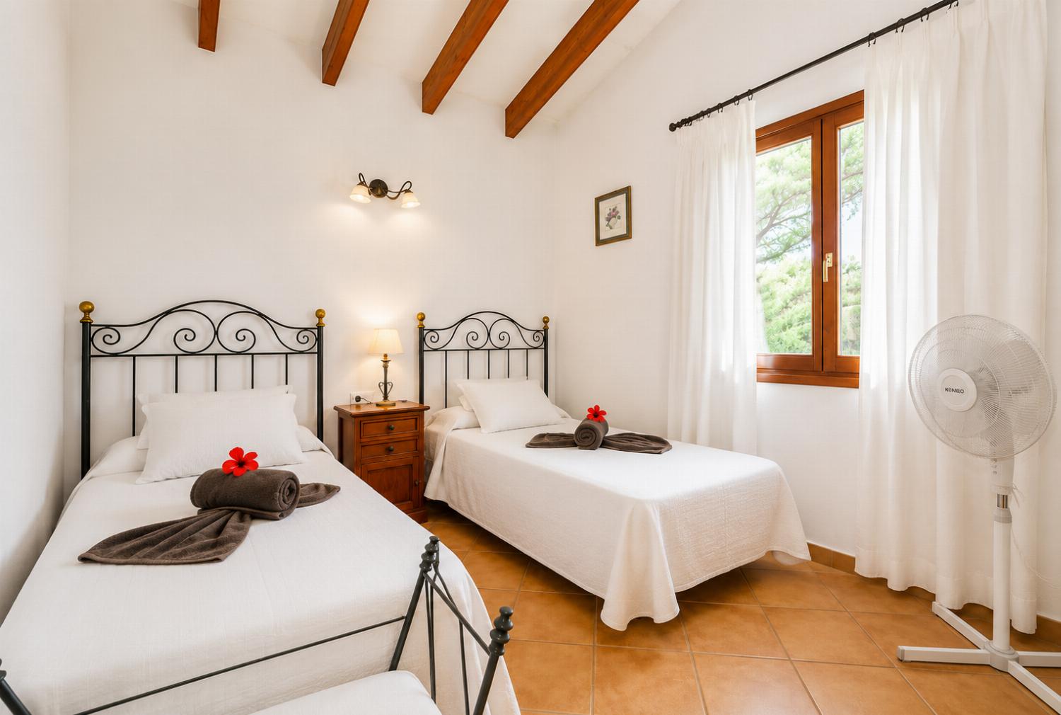 Twin bedroom with A/C