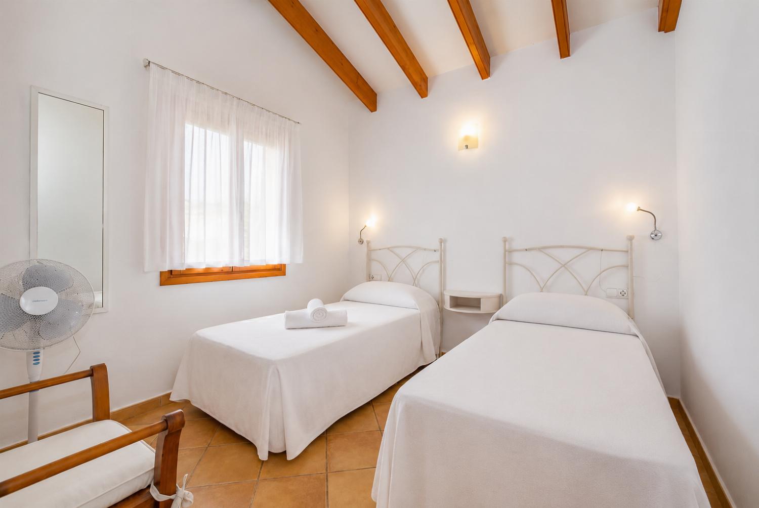 Twin bedroom with A/C