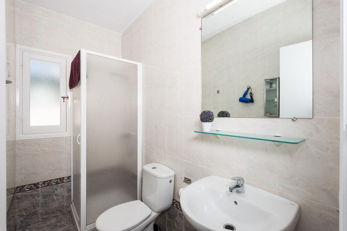 En suite bathroom with shower