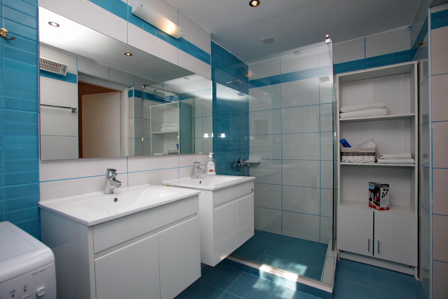 En suite bathroom with shower
