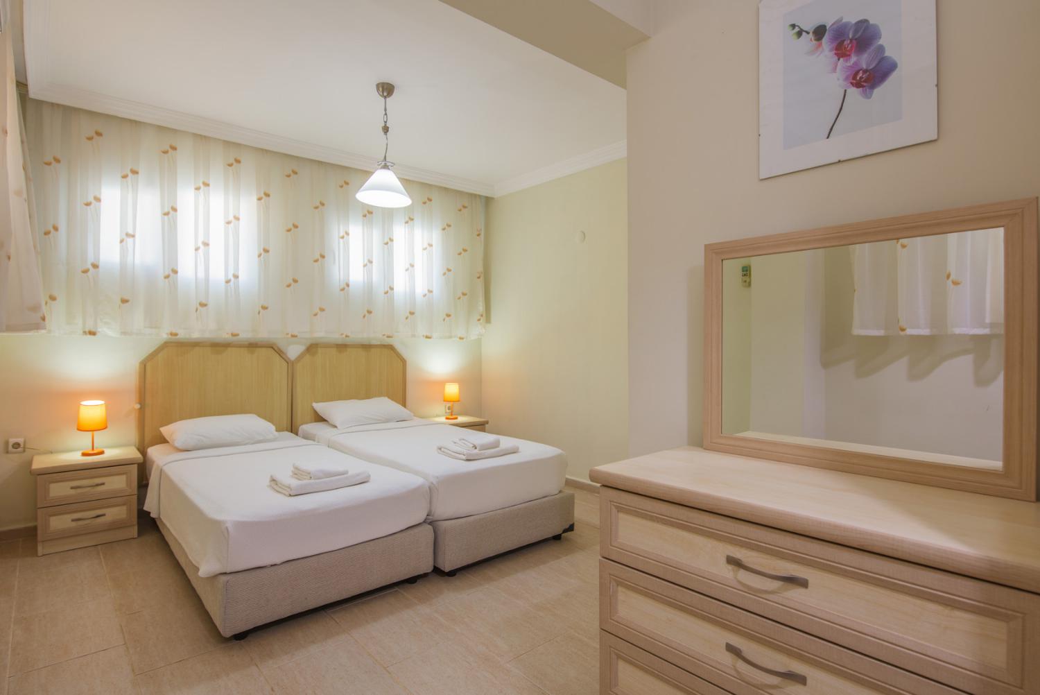 Twin beds bedroom with A/C