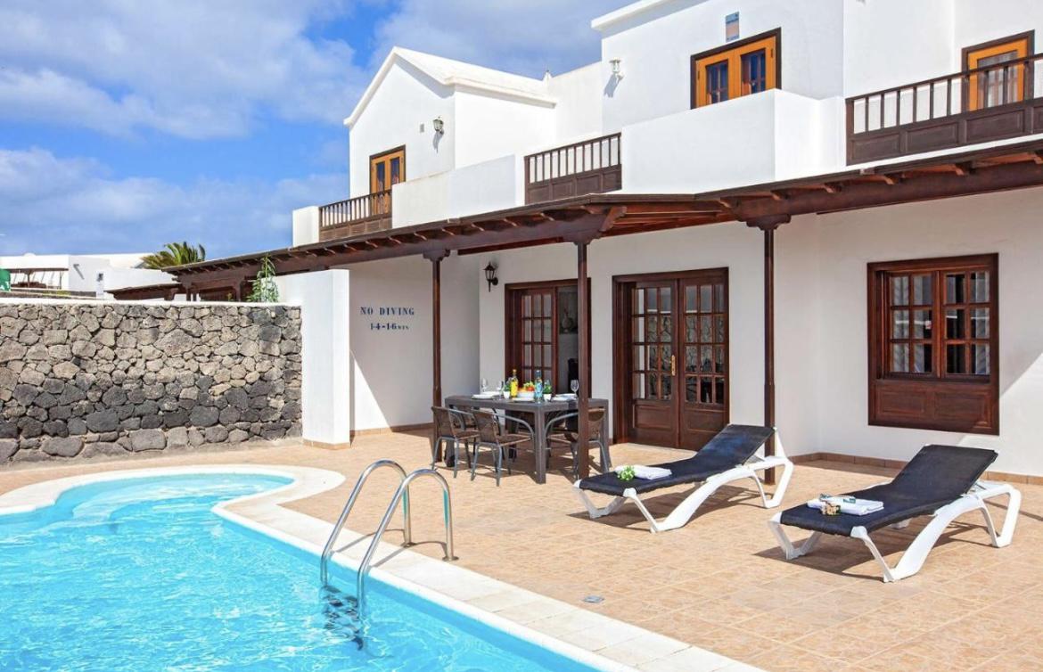 Sheltered terrace area by the pool