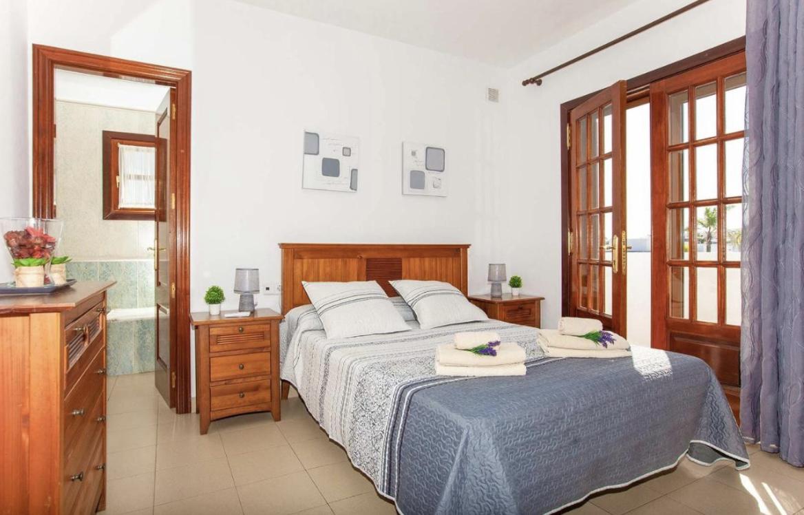 Double bedroom with A/C, en suite bathroom and terrace access