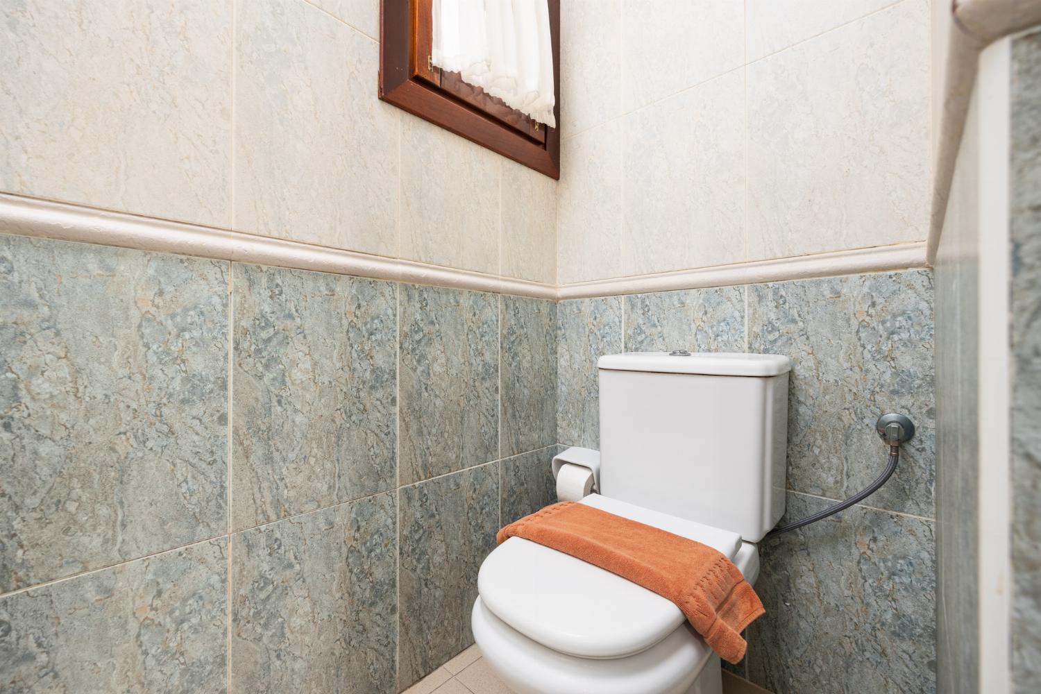 En suite bathroom with shower
