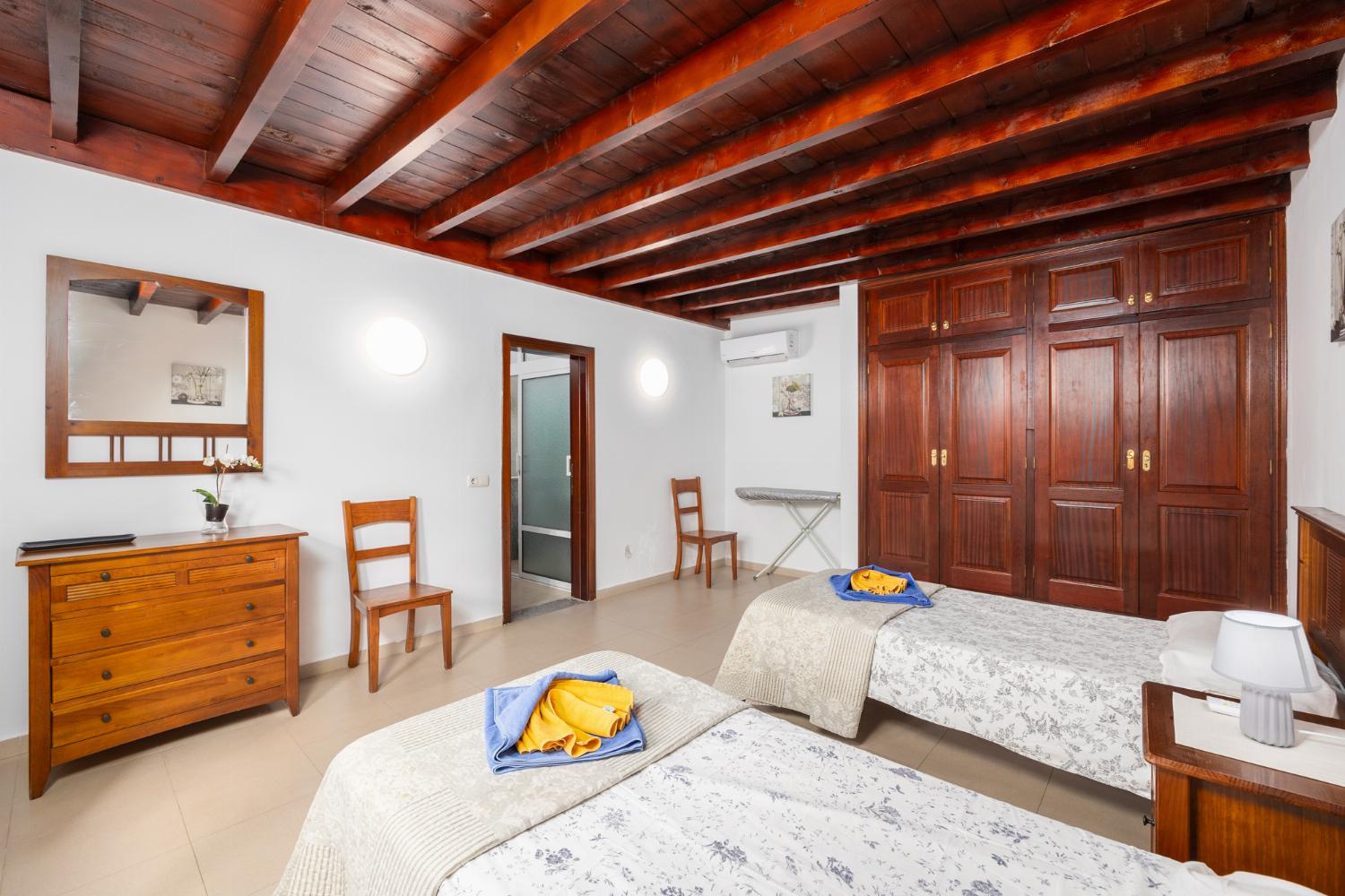 Twin bedroom with A/C
