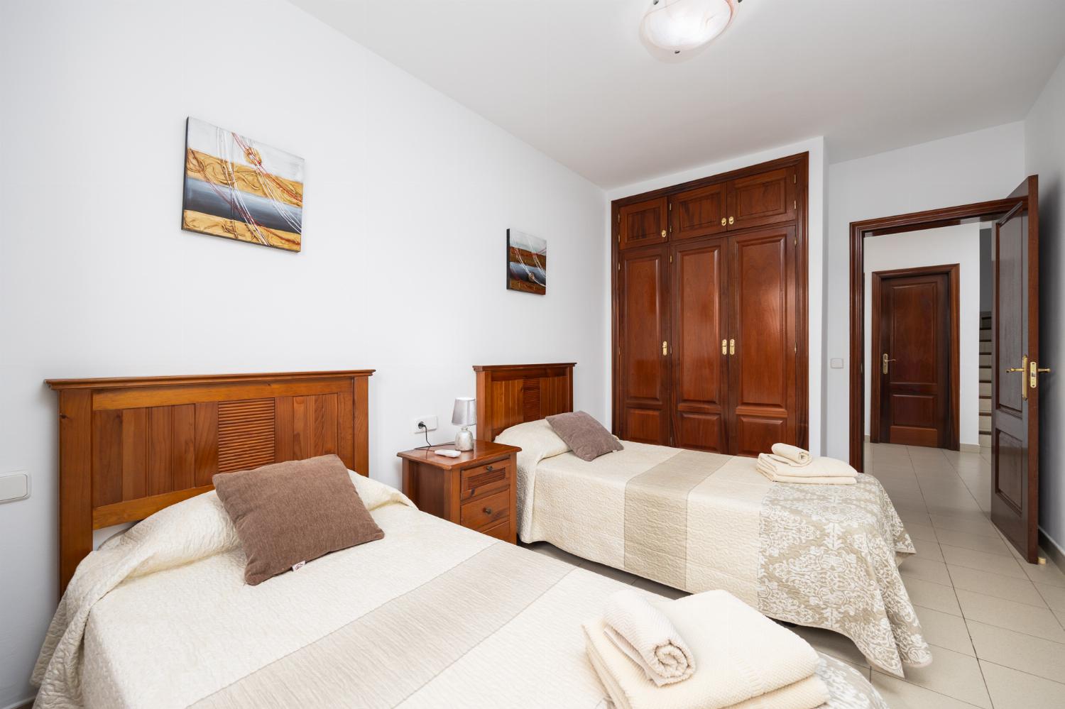 Twin bedroom with A/C