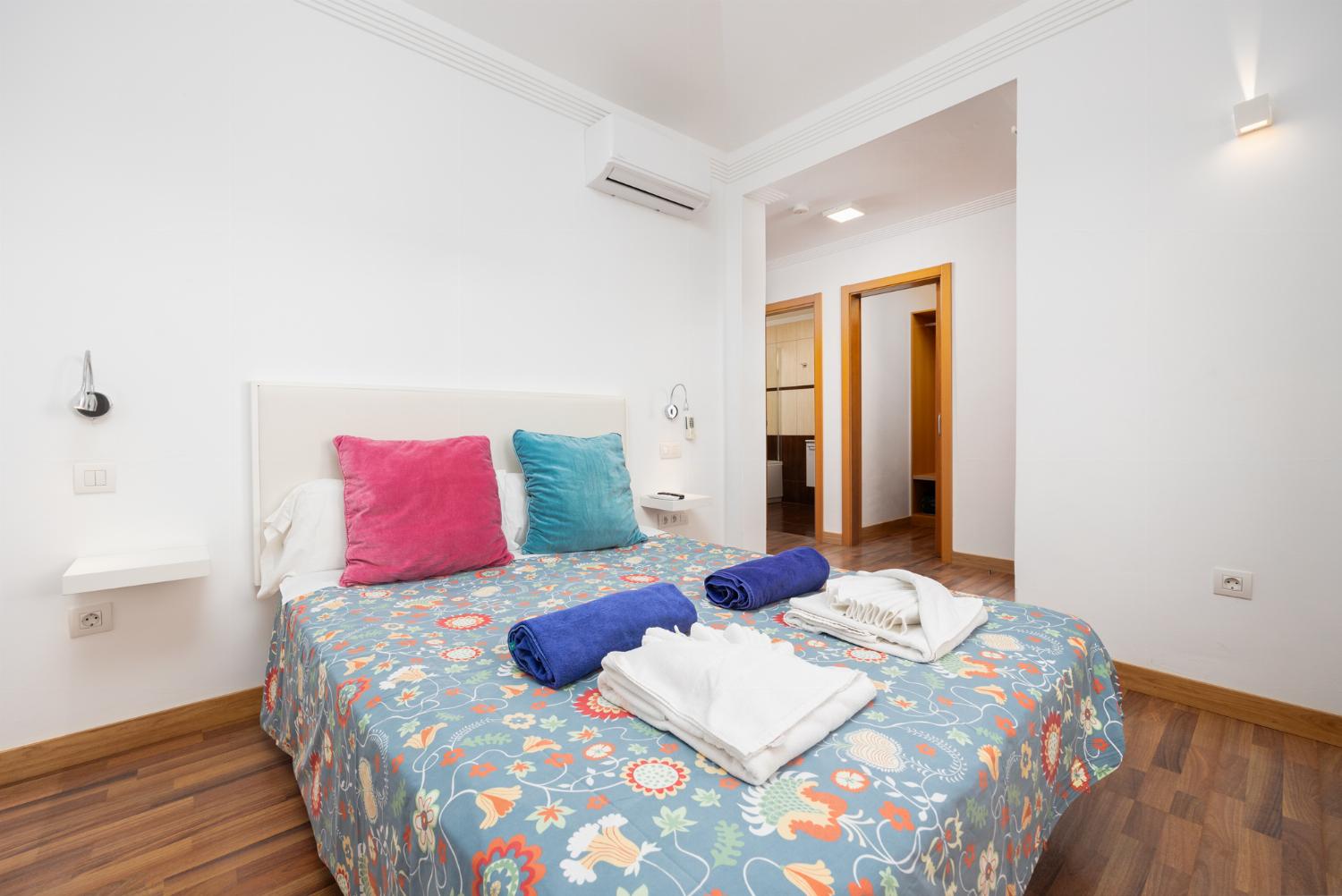 Double bedroom with en suite bathroom and A/C