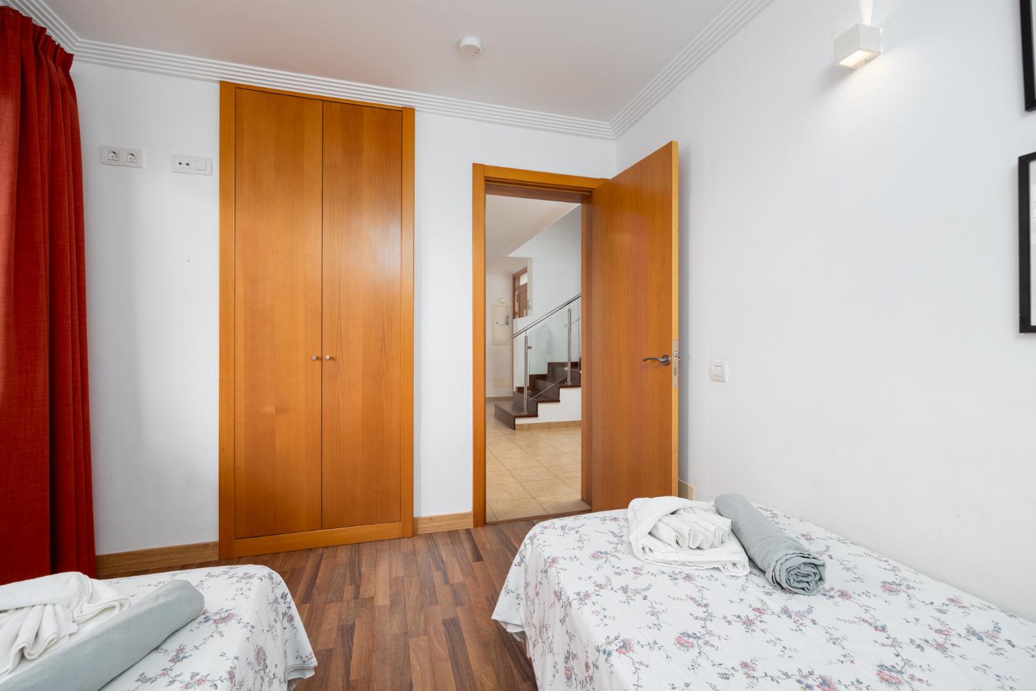 Twin bedroom with A/C