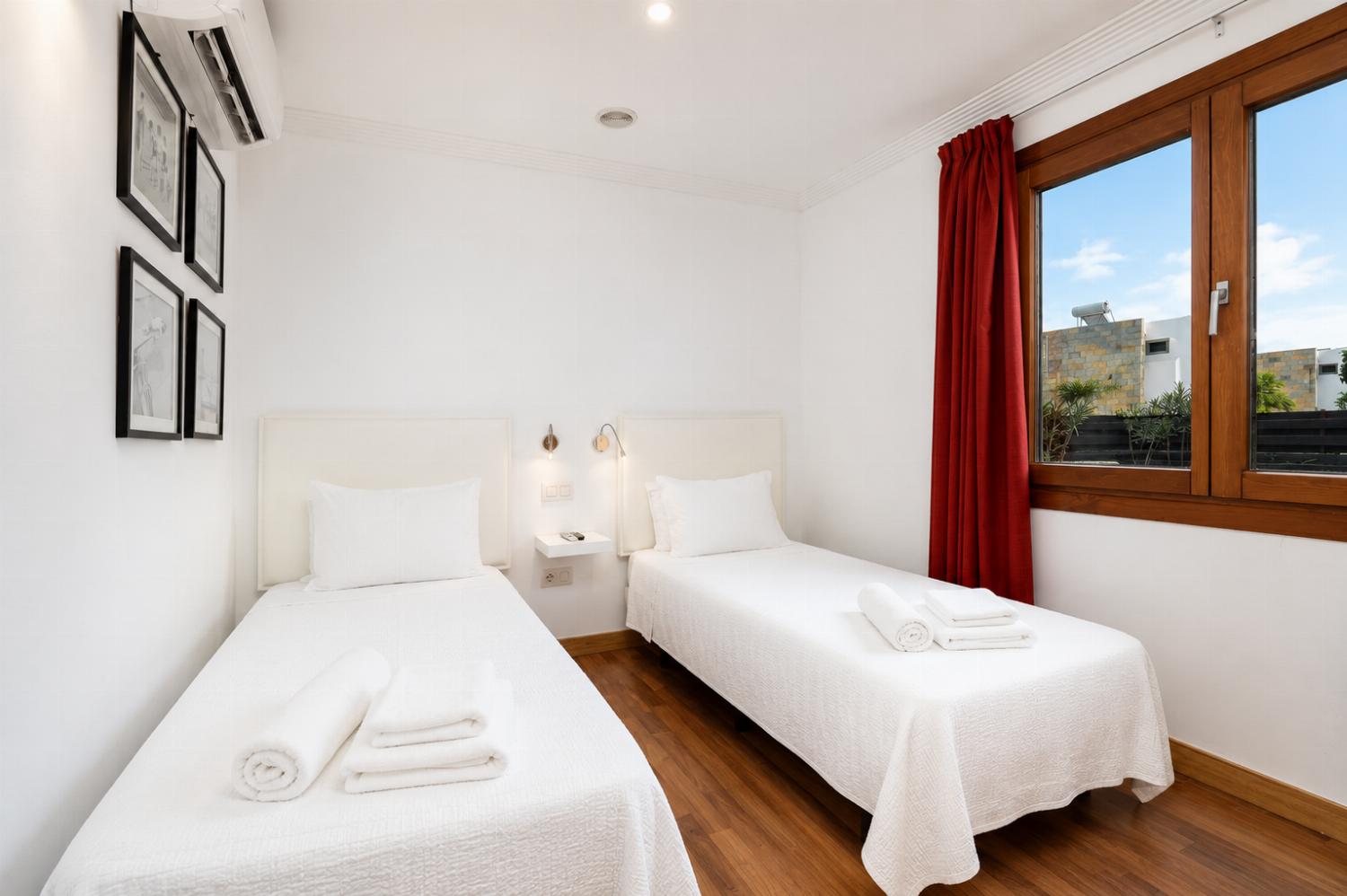 Twin bedroom with A/C