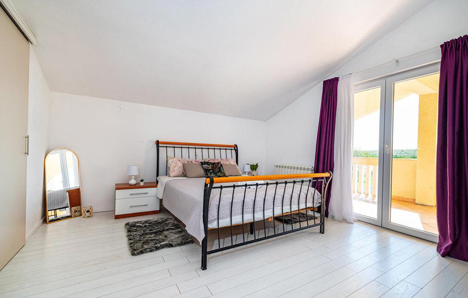 Double bedroom with A/C and upper terrace access