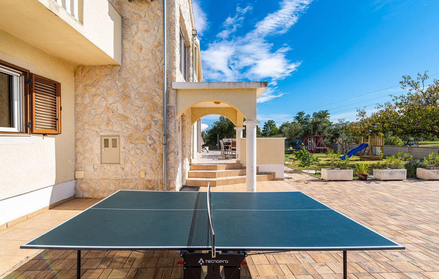 Outdoor table tennis