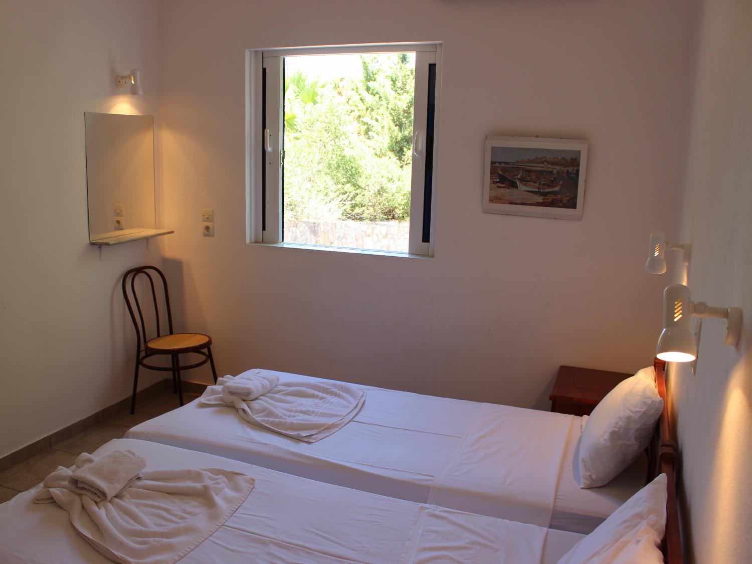 Twin bedroom 