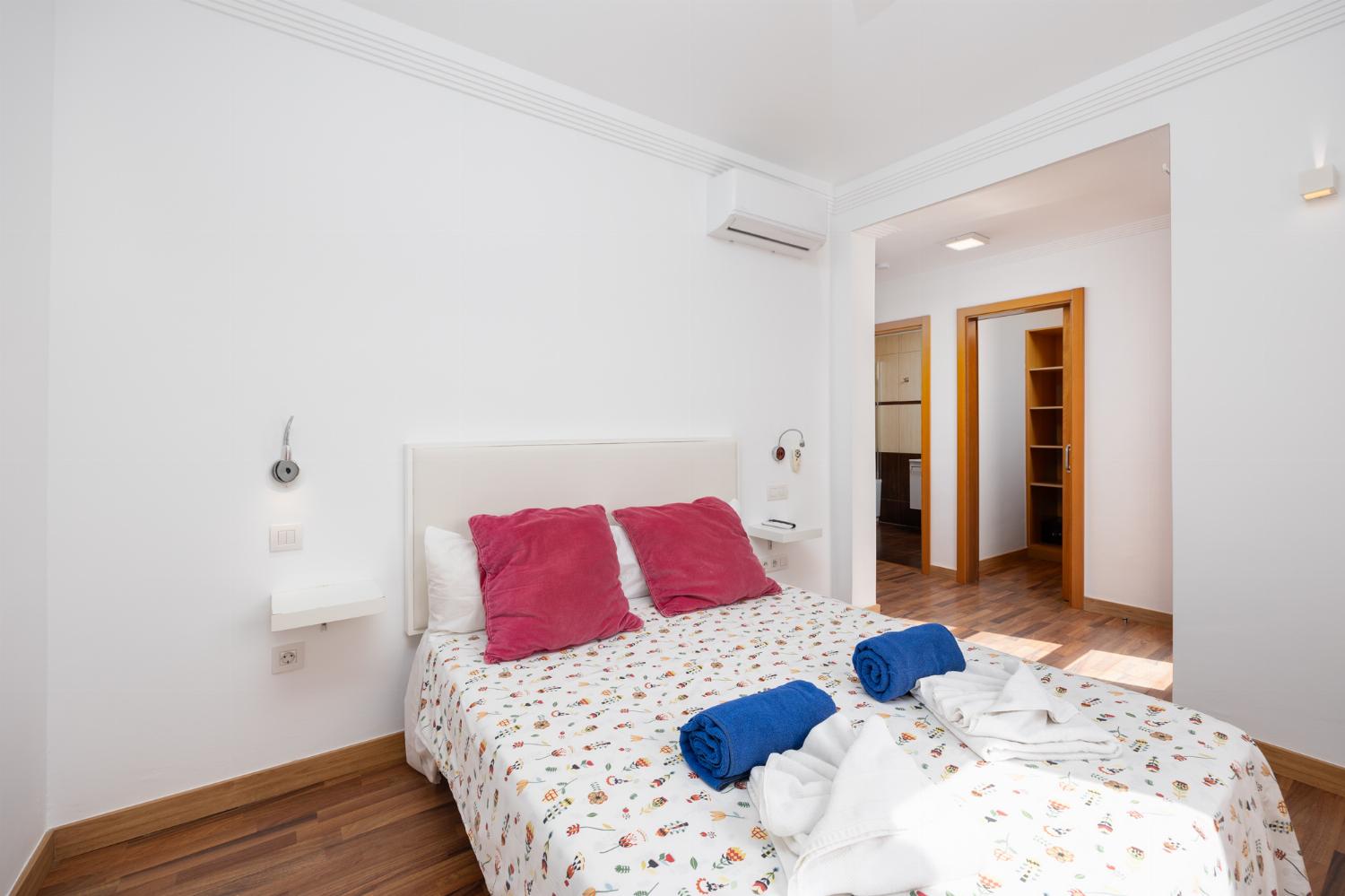 Double bedroom with en suite bathroom and A/C