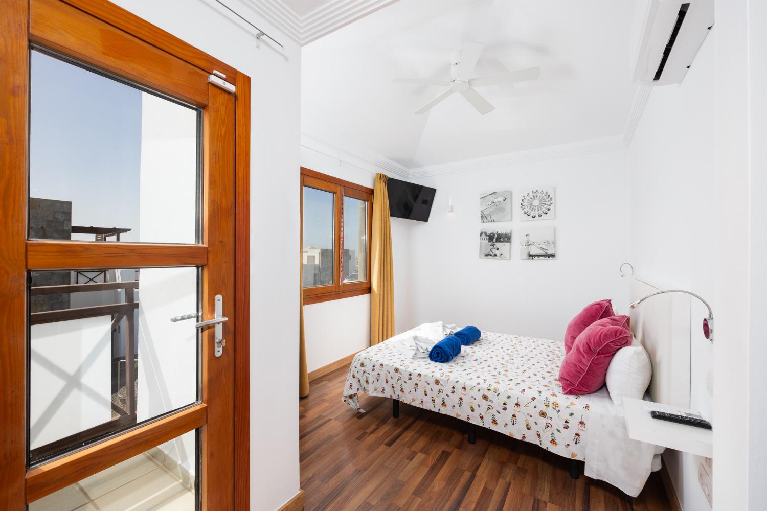 Double bedroom with en suite bathroom and A/C