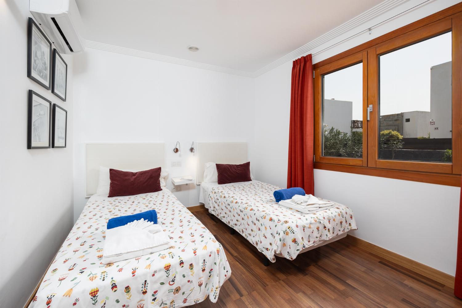 Twin bedroom with A/C