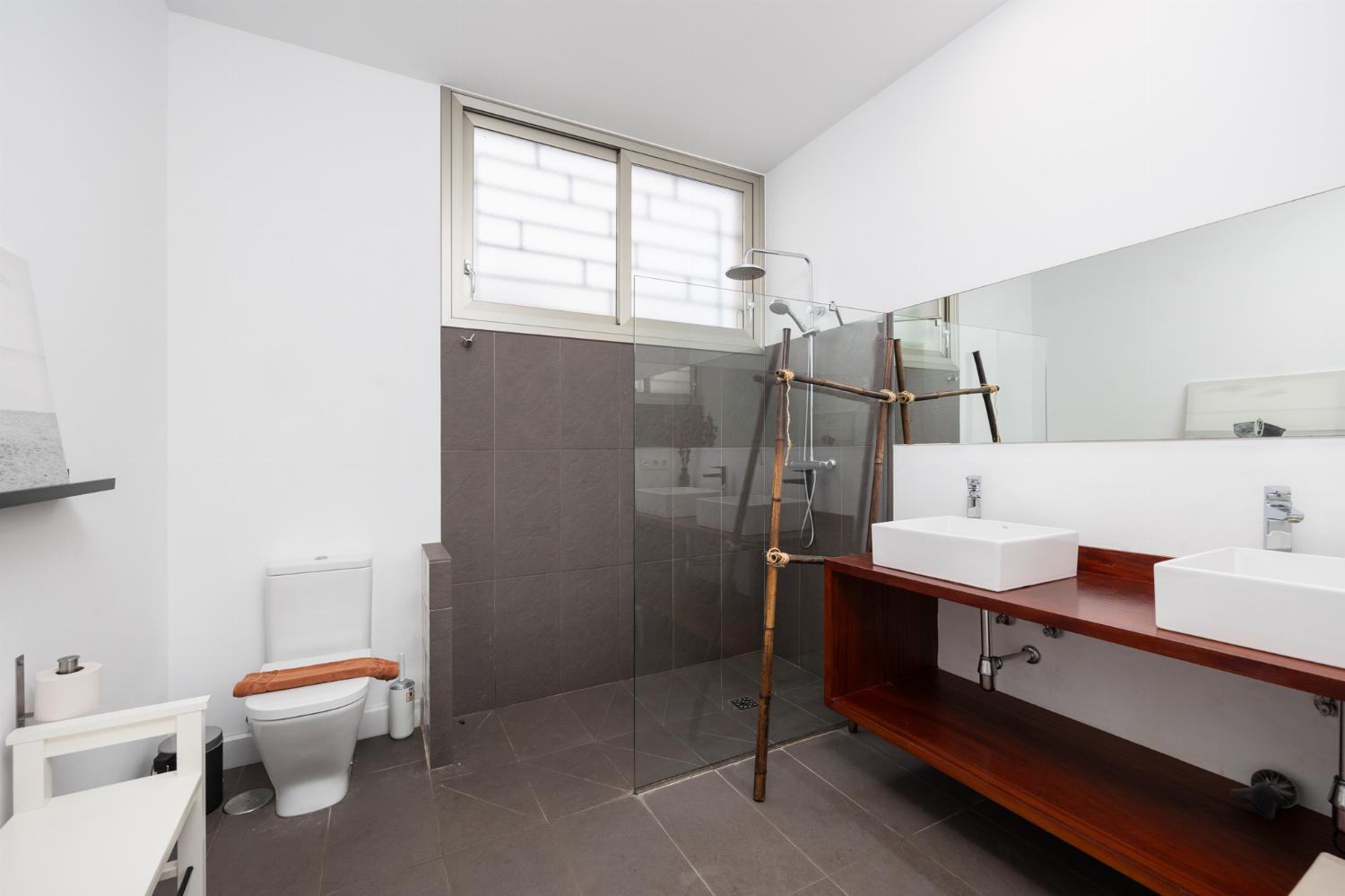 En suite bathroom with shower