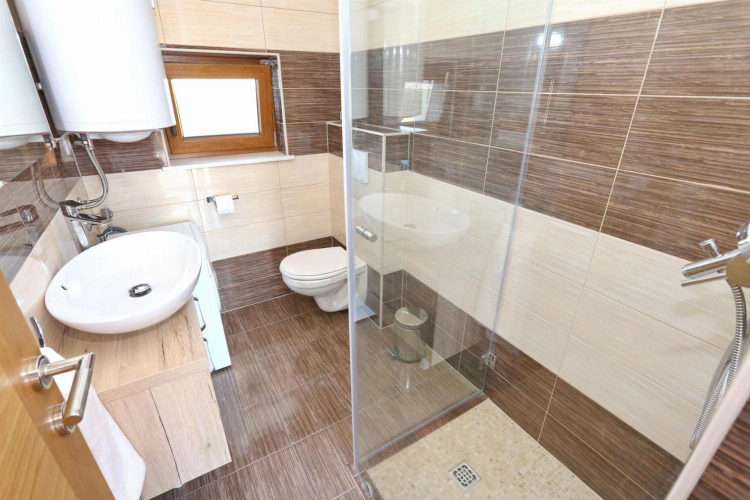 En suite bathroom with shower