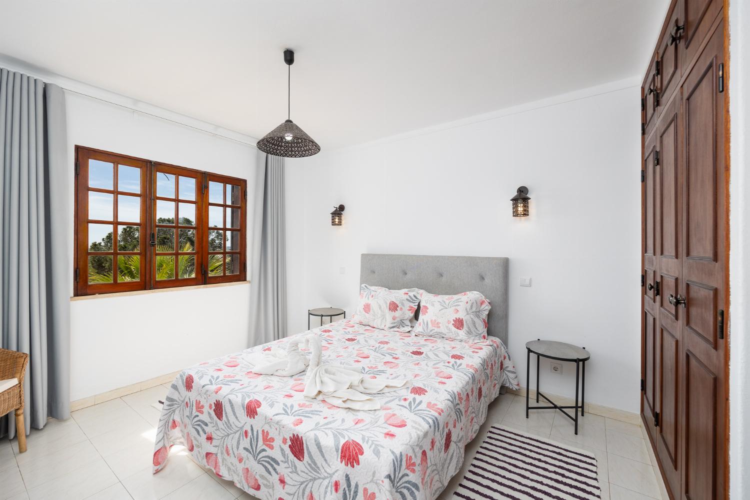 Double bedroom with en suite bathroom and A/C