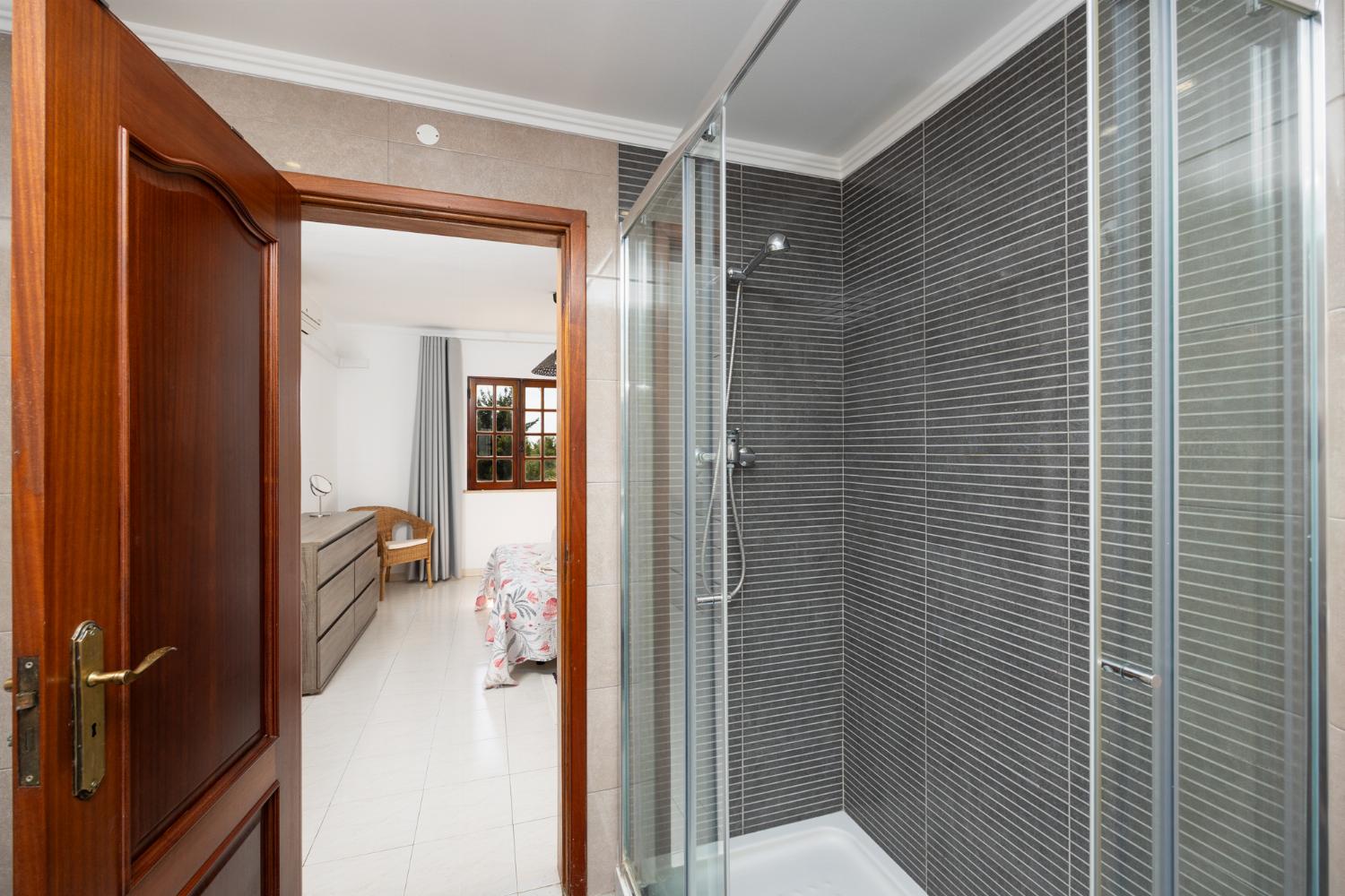 En suite bathroom with shower