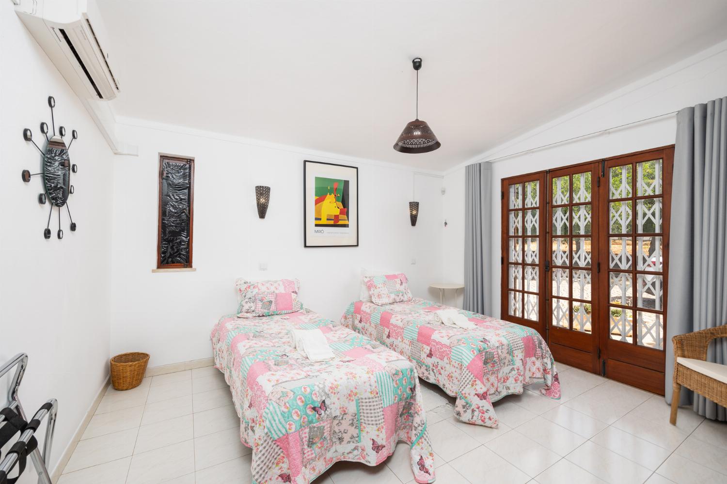 Twin bedroom with A/C