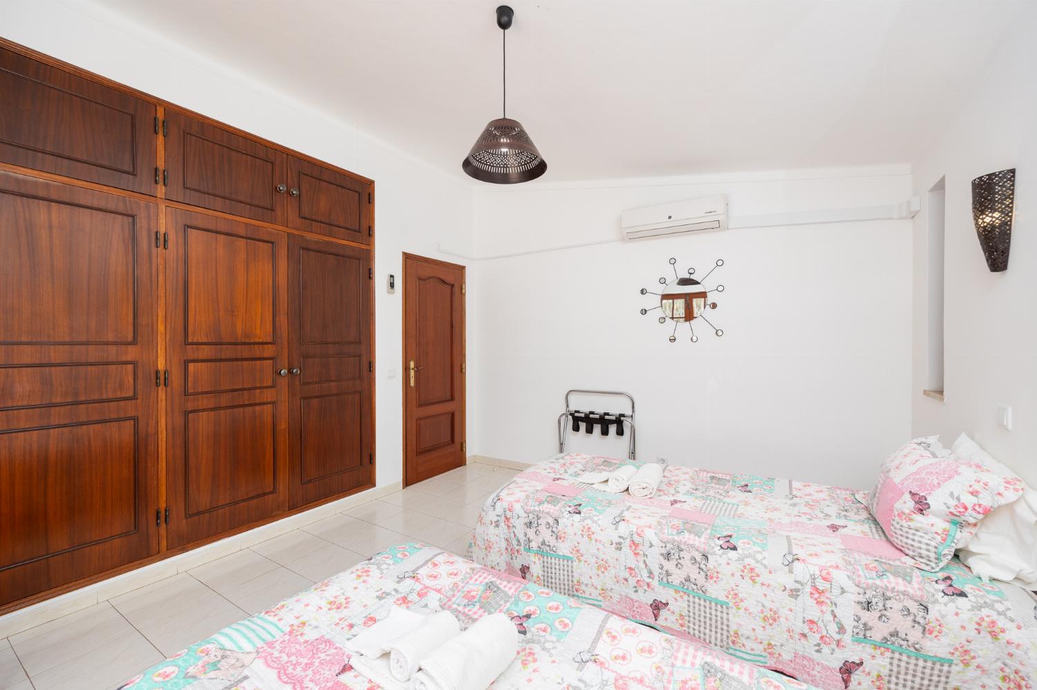 Twin bedroom with A/C