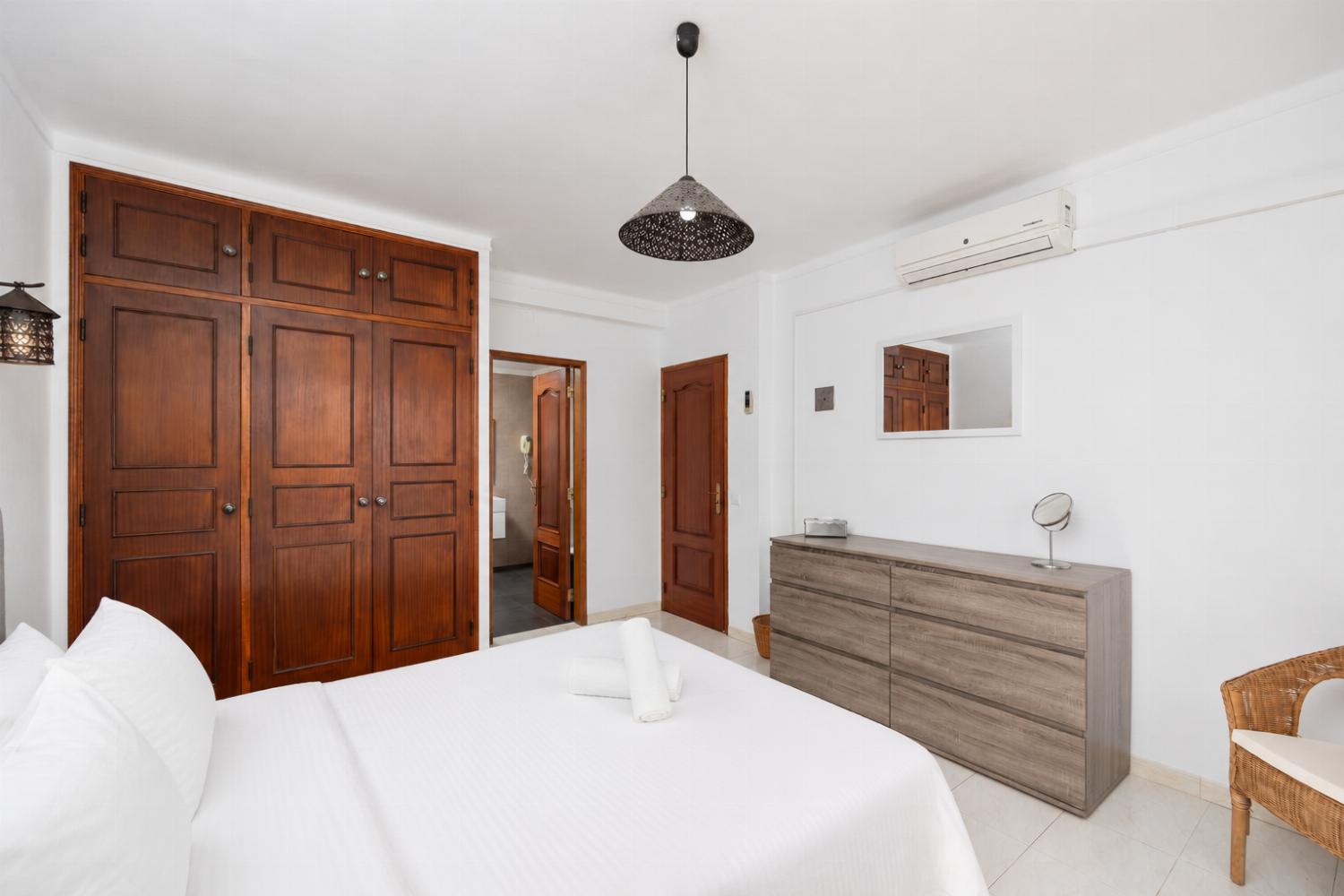 Double bedroom with en suite bathroom and A/C