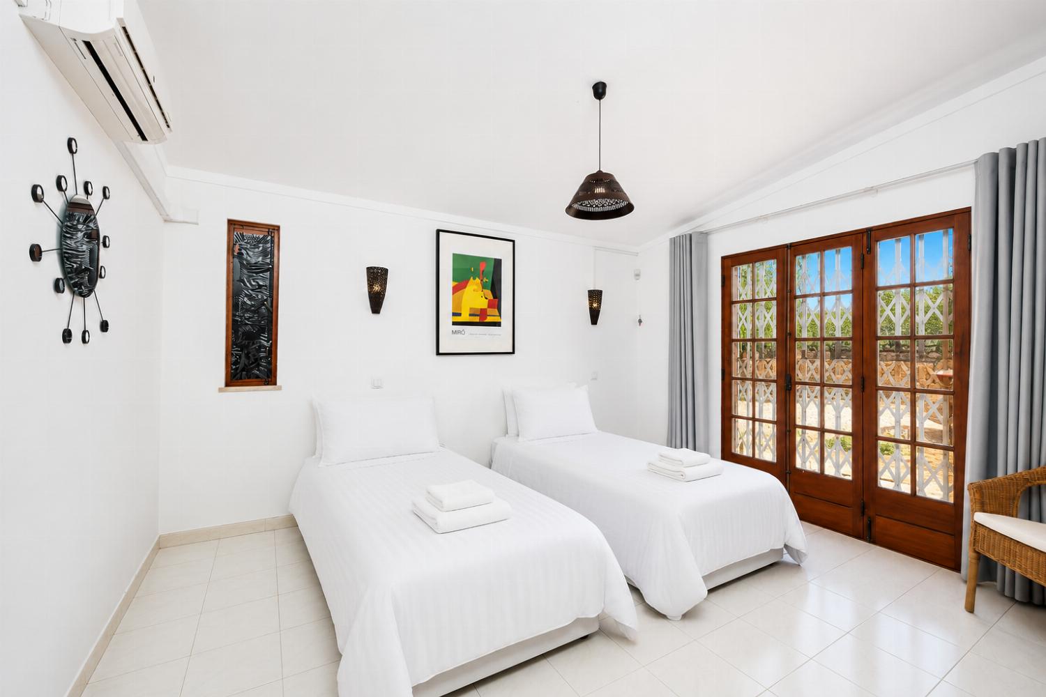 Twin bedroom with A/C