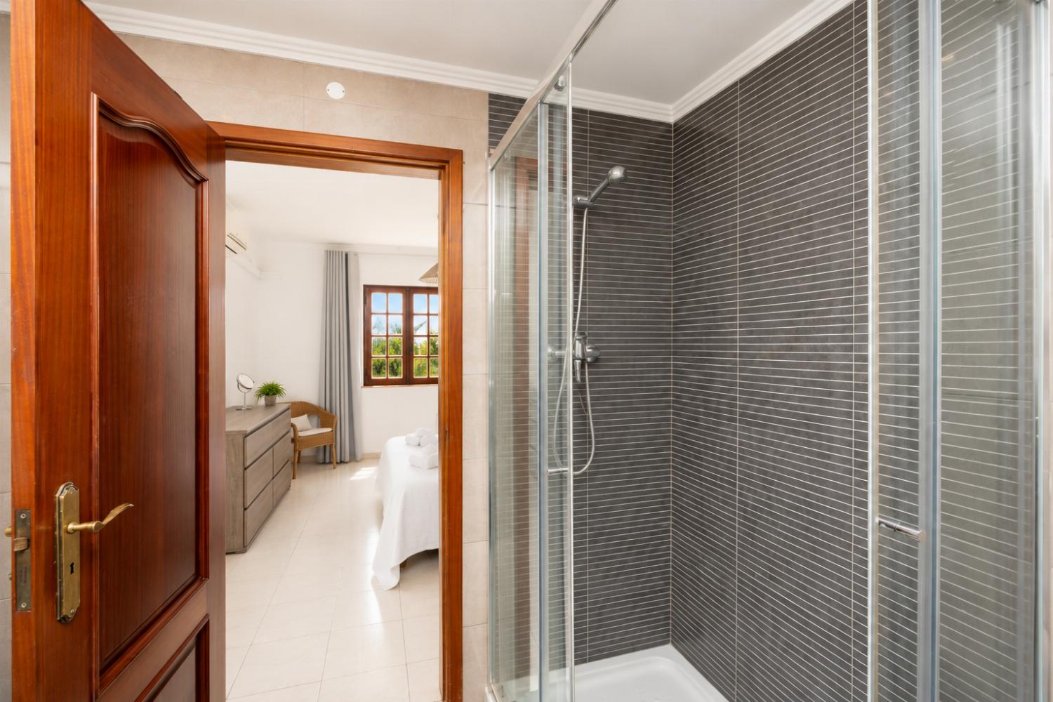 En suite bathroom with shower