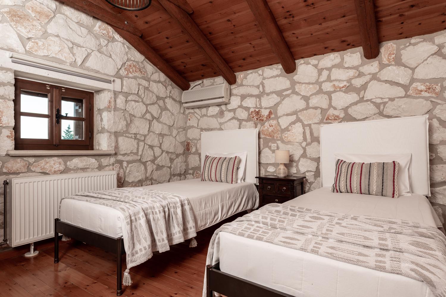 Twin bedroom