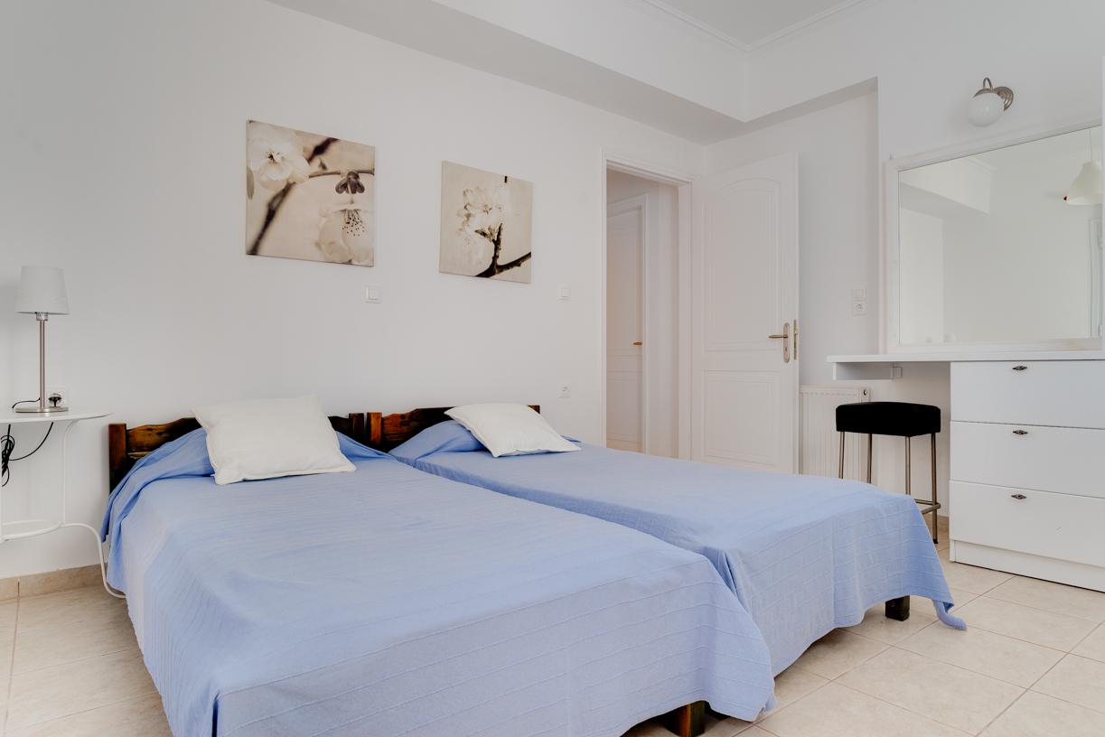 Twin bedroom 