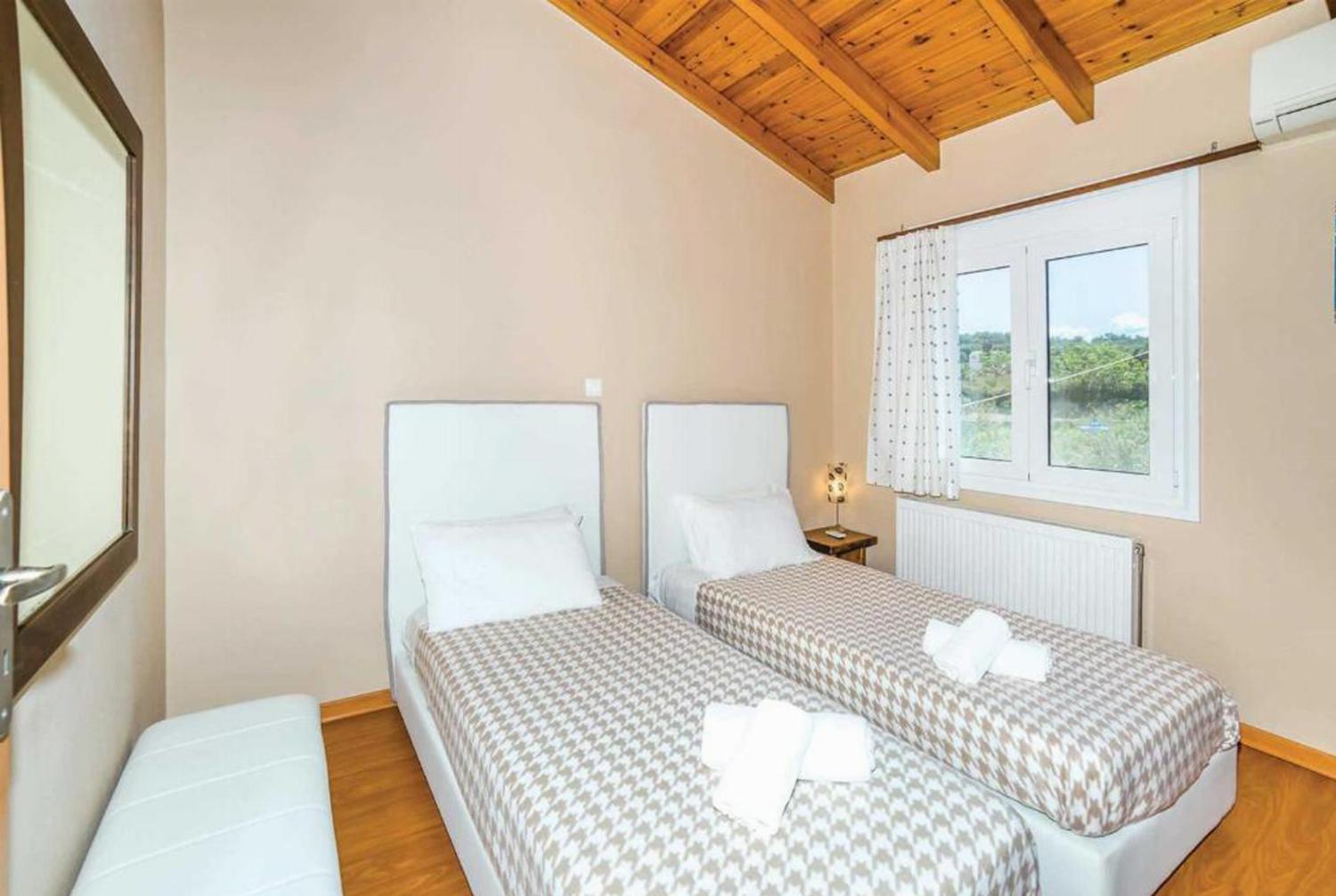 Twin bedroom with A/C