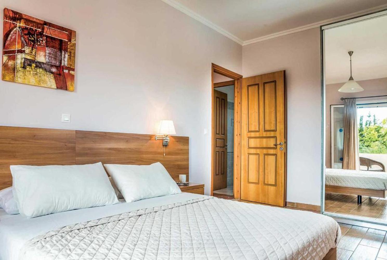 Double bedroom with terrace access